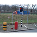 Verkeerslicht-mast V225 Staal zwart/wit gelakt met voetplaat (bodemmontage) + serviceluik