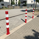 Parkeerpaal 70x70mm rood wit - neerklapbaar met bodemmontage - 8mm driekantslot