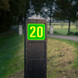 Huisnummerpaal met bord fluorescerend + reflecterend 119x109mm
