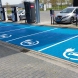 Wegmarkering oplaadpunt parkeervak blauw met symbool auto/stekker - wegenverf