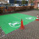 Wegmarkering oplaadpunt parkeervak groen met symbool auto/stekker - wegenverf