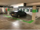 Markering en belijning in parkeergarage