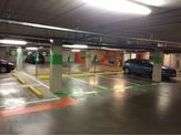 Markering en belijning in parkeergarage