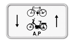 Panneau G2000 - M18 - Les cyclistes et les cyclomoteurs de classe A peuvent circuler dans les deux sens.