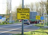 Schuifletterbord  1000x1000x35mm WIU geel/zwart 5 regelig + logo
