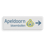 Reflecterende bedrijfsnaambord met pijl en eigen logo
