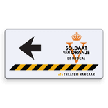 Routebord in huisstijl met routepijl en logo