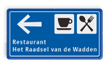 Blauw routebord op maat met tekst en 2 pictogrammen