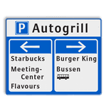 Blauw bewegwijzeringsbord voor route naar parkeerplaats