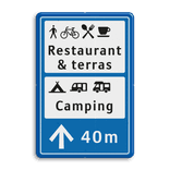 Bewegwijzeringsbord met pictogrammen voor route restaurant en camping