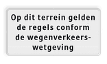 Verkeersbord, op dit terrein geldt de wegenverkeerswetgeving - reflecterend