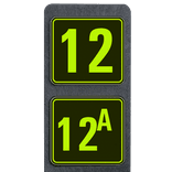 Poteau de numéro de maison à deux plaques fluo vert et noir réfléchissantes