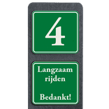 Huisnummerpaal met huisnummerbord en tekstbord - klasse 3 reflecterend