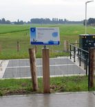 Plaatsing Lessenaar - houten staander(s) in losse teelaarde - op eigen terrein