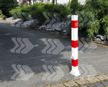 Poteau de parking rabattable - 70x70mm - blanc/rouge - avec montage au sol