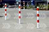 Absperrpfosten Stahl Ø60-76mm rot weiß - herausnehmbar mit Bodenhülse
