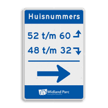 Routebord met huisnummers met logo in huisstijl
