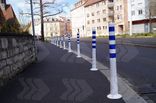 Absperrpfosten Ø 80 mm - flexibel und überfahrbar in weiß/blau