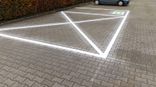 Wegmarkering parkeervak met kruis belijning