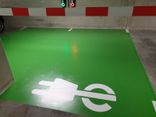 Wegmarkering parkeervak groen + symbool oplaadpunt - wegenverf