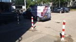 Parkeerpaal 70x70mm rood wit - neerklapbaar met grondstuk