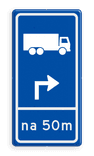 Parkeerroutebord E8c vrachtwagens met pijl en bedrijfsnaam