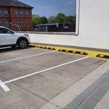 Radstopper für den Parkplatz aus Recycling-Gummi