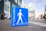 Betontegel 'houd de lijn vrij' - 300x300mm - geleidelijnen vrijhouden