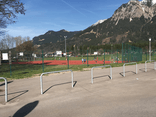 Barrière de guidage en acier 2000 x 1000 mm avec fixation au sol
