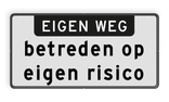 Verkeersbord eigen weg + Betreden op eigen risico