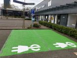 Wegmarkering parkeervak groen + symbool oplaadpunt - wegenverf