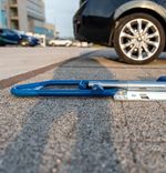 Parklio 2.0 Slimme parkeerbeugel - Smart Solar - met mobiele App