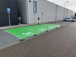 Wegmarkering oplaadpunt parkeervak groen met symbool auto/stekker - wegenverf