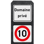 Poteau routier lesté avec 2 panneaux - Texte/symbole