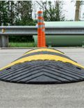 Verkeersdrempel rubber compleet - < 30km/u - 30mm hoog - geel zwart