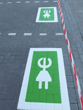 Wegmarkering - laadpunt met stekker symbool - groen/wit - wegenverf