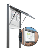Informatiekast met vitrinebord voor buiten met staanders