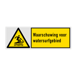 Veiligheidsbord met pictogram en tekst Waarschuwing voor watersurfgebied