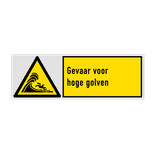 Veiligheidsbord met pictogram en tekst Waarschuwing voor hoge golven of branding