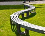 Banc public bicolore sans dossier en plastique recyclé - Govaplast - modèle Canvas (30 degrés)
