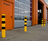 Rammschutzpoller Ø193mm aus Stahl gelb‑schwarz (1200/1500/2000 mm) mit Bodenanker