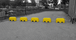 Bloc béton jaune 900x500x450mm – 300kg avec passages de fourches