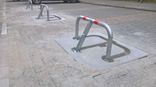 Versenkbarer Parkplatzbügel 835×400×48 mm mit Betonfundament