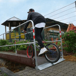 Loopbrug met leuning houten vloer 2200x1000mm - set 10 stuks incl. transportbok