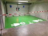 Wegmarkering parkeervak groen + symbool oplaadpunt - wegenverf