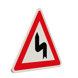 Verkehrszeichen 105-10 - Doppelkurve (zunächst links)