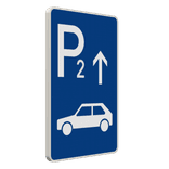 Parkplatzschild mit Parkplatznummer und Richtungspfeil