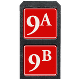Poteau de numéro de maison à deux plaques rouges et blanches réfléchissantes