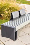 Banc public bicolore avec dossier en plastique recyclé - Govaplast - modèle Prisma