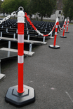 Poteau de guidage mobile Ø60 mm à pied rond avec bandes noires